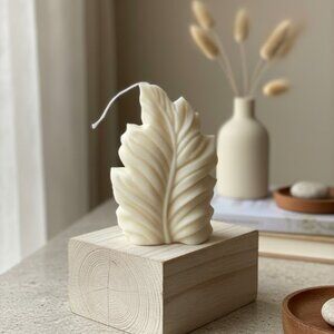 Minimalist Feather Design Candle